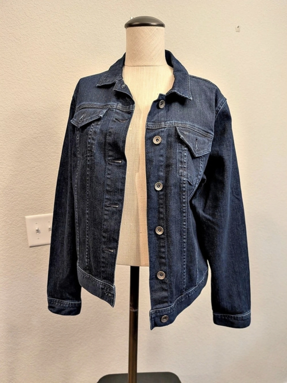 Lands' End Classic Casual Denim Jacket Size Medium
